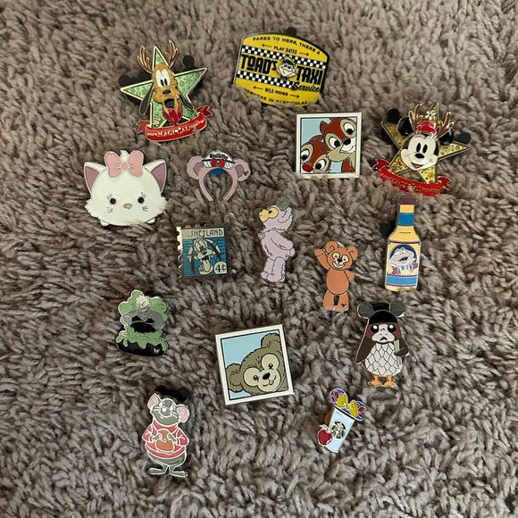 DISNEY PINS - Picture 1 of 6
